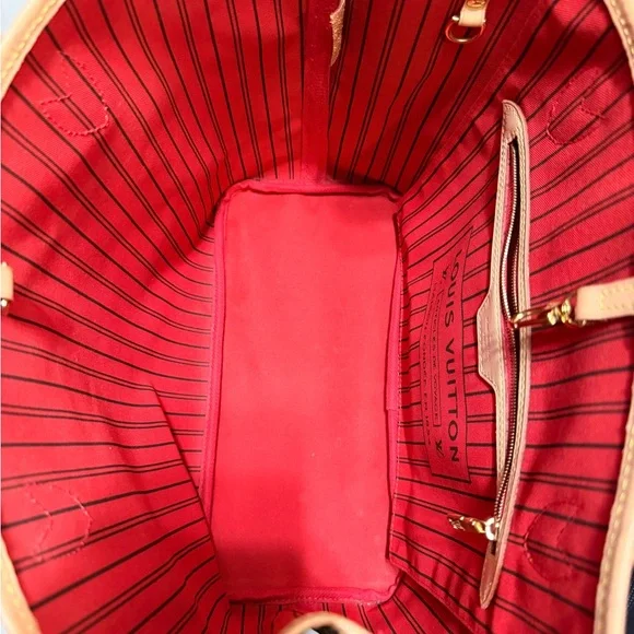 Louis Vuitton Monogram Neverfull MM - Picture 15 of 17